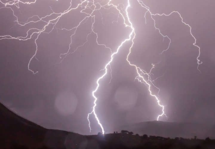 В Сочи 12 августа ожидаются сильные ливни и грозы