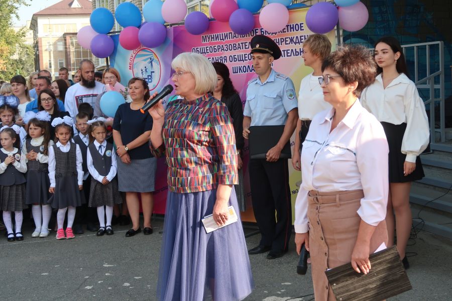 2 сентября 2022 г. Линейка 1 сентября в коррекционной школе 2022. Школа №4 1 сентября 2022 год. Торжественная линейка в садике. В Цильнинской средней школы 1 сентября.
