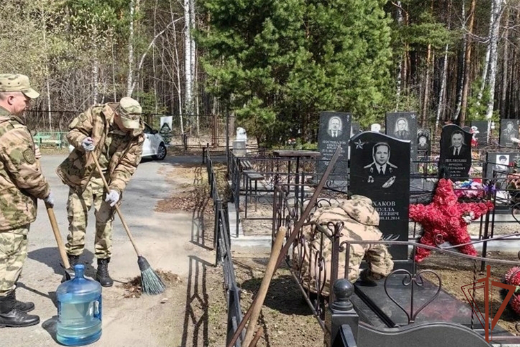 Мемориалы защитников Отечества в рамках акции «На страже памяти» благоустроили на Урале