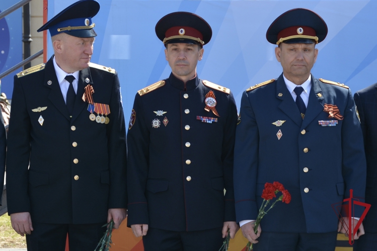 Начальник Управления Росгвардии принял участие в торжественном мероприятии по возложению цветов к памятникам на площади Победы в городе Благовещенске