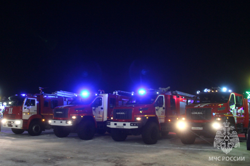 В День спасателя томским пожарным вручили ключи от новой техники
