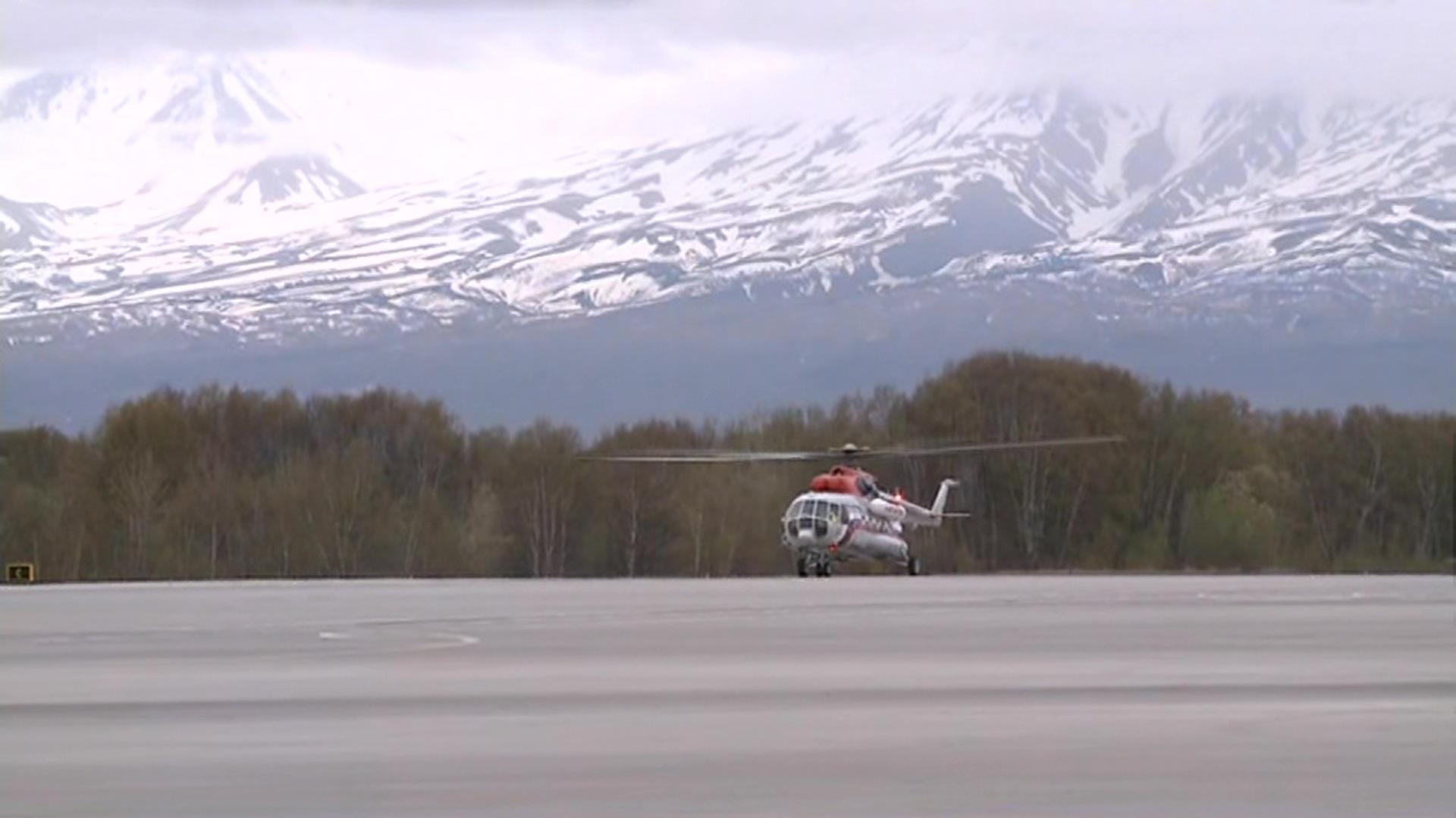 Вертолет камчатка новости. Камчатка Ключевская сопка. Трагедия на Ключевской сопке 2022. Падающий вертолет. Extreme у Камчатка.