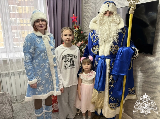 «Дед мороз специального назначения» поздравил детей росгвардейцев в Липецке