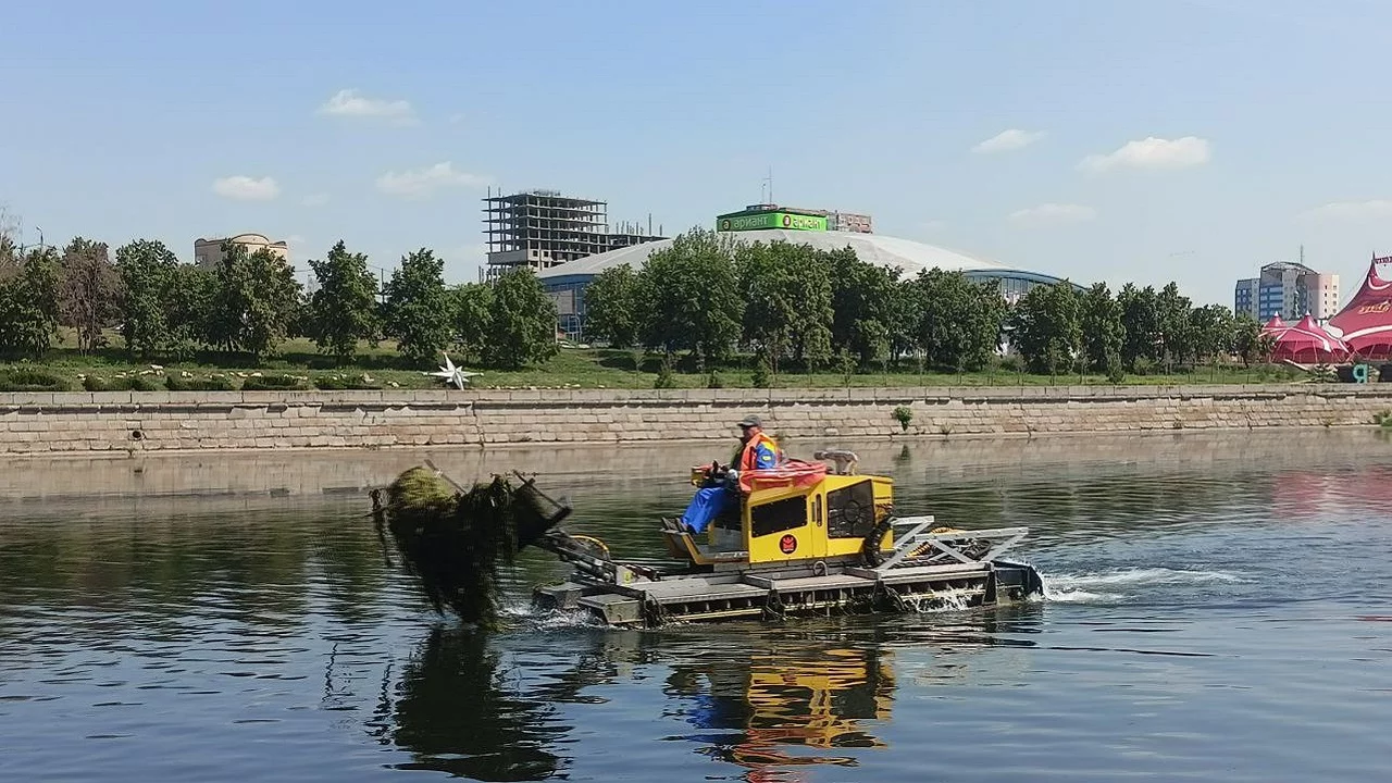 Какая река в миассе. Река Миасс в Челябинске. Челябинск река Миасс. Водная станция. Река Миасс фото. Озера в Челябинске для купания.