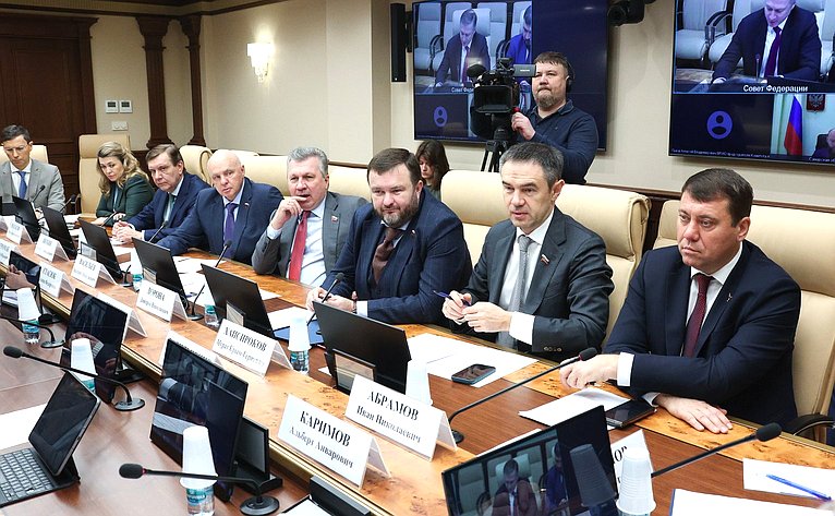 Совещание Комитета СФ по экономической политике «Вопросы увеличения производства автомобилей для оказания услуг такси с учетом требований к уровню их локализации»