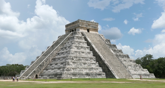 В Мексике избили станцевавшую на ступенях храма туристку