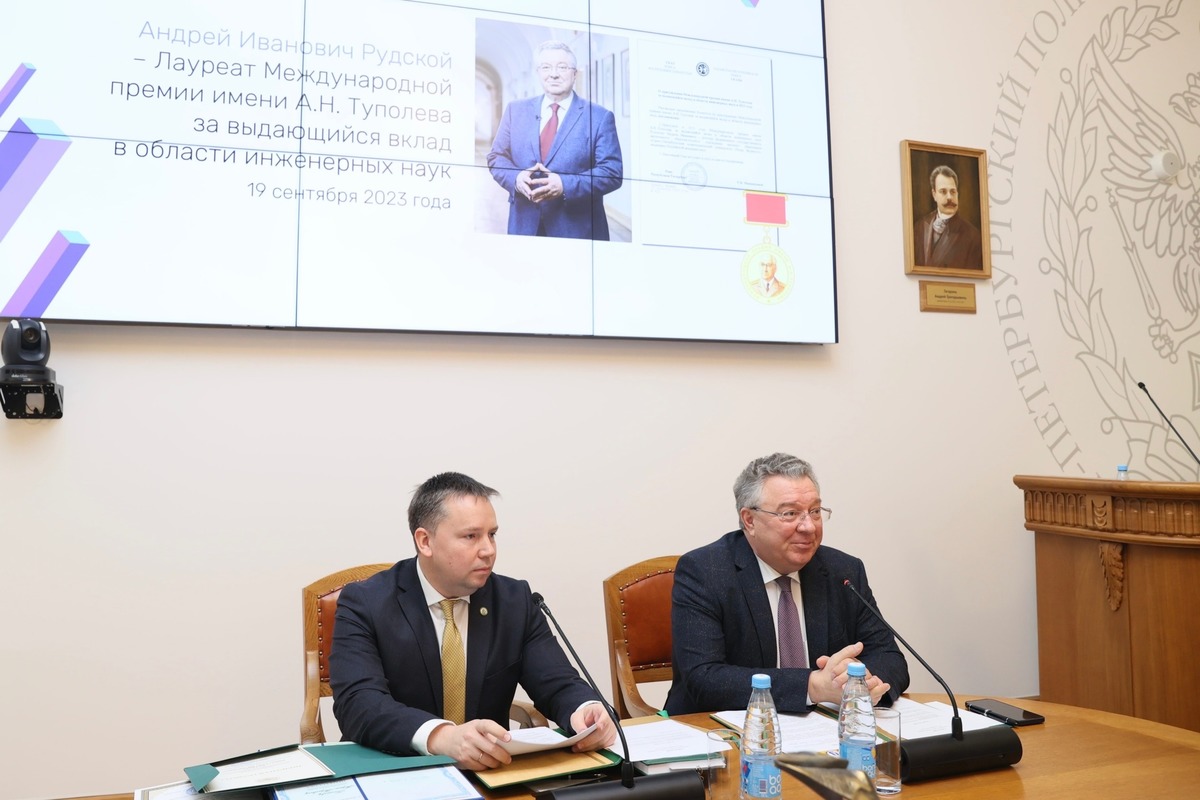 На заседании Учёного совета СПбПУ объявили о награждении ректора Политеха премией имени А. Н. Туполева 