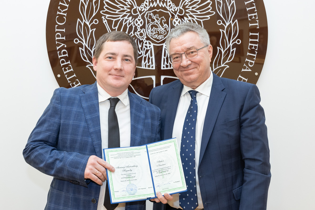 Диплом доктора технических наук получил доцент Высшей школы физики и технологий материалов Антон Наумов (научный руководитель — А. И. Рудской) 