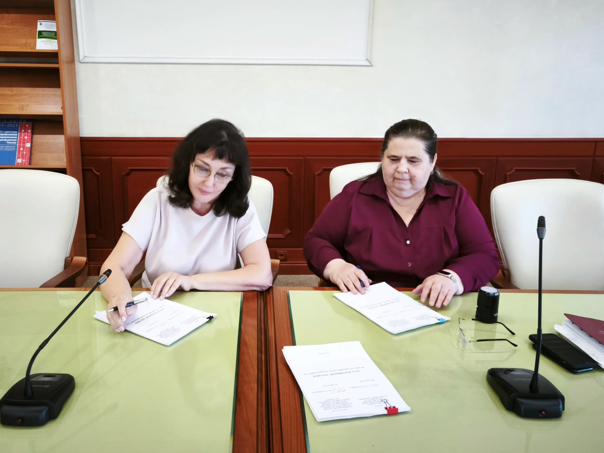 В Академии труда и социальных отношений подписан новый коллективный договор