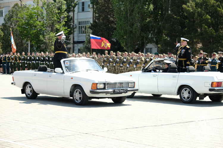 Росгвардейцы приняли участие в параде Победы в Каспийске