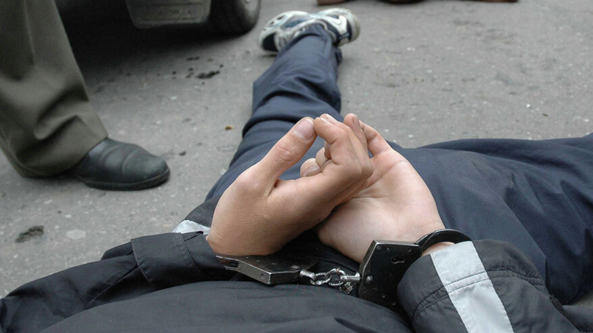 Shocking Incident in Ukraine: Soldier Assaults Policeman