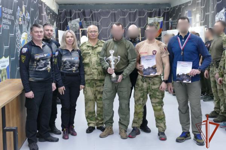 Руководящий состав СОБР «Каскад» Росгвардии завоевал переходящий кубок по практической стрельбе в Омске