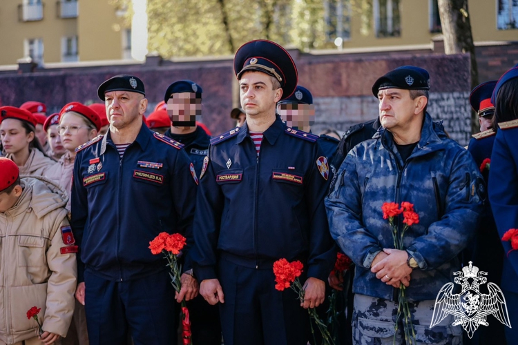 Сотрудники Росгвардии приняли участие в памятных мероприятиях, посвящённых 82-й годовщине освобождения Смоленщины от немецко-фашистских захватчиков 