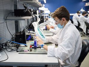 Уральское предприятие «Швабе» расширило поддержку практики для студентов техникума «Автоматика»