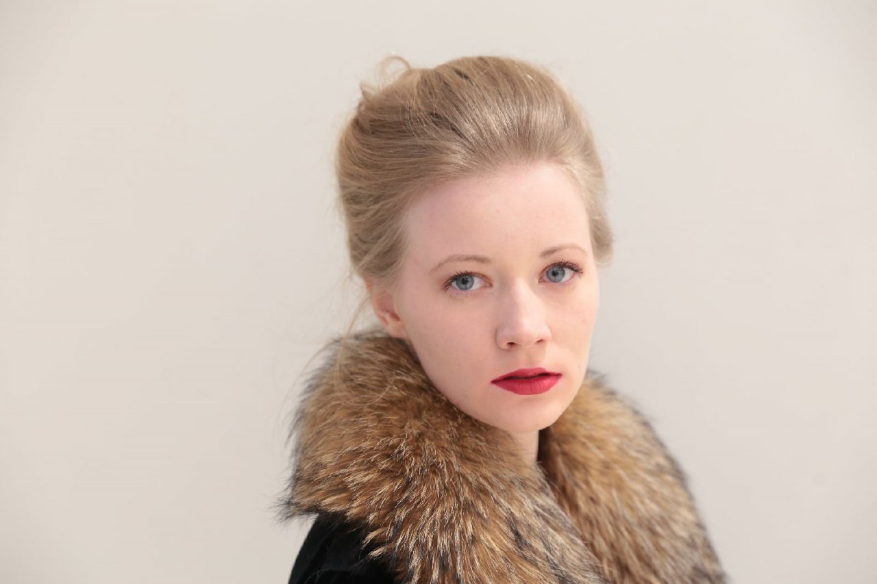 сыграла главную