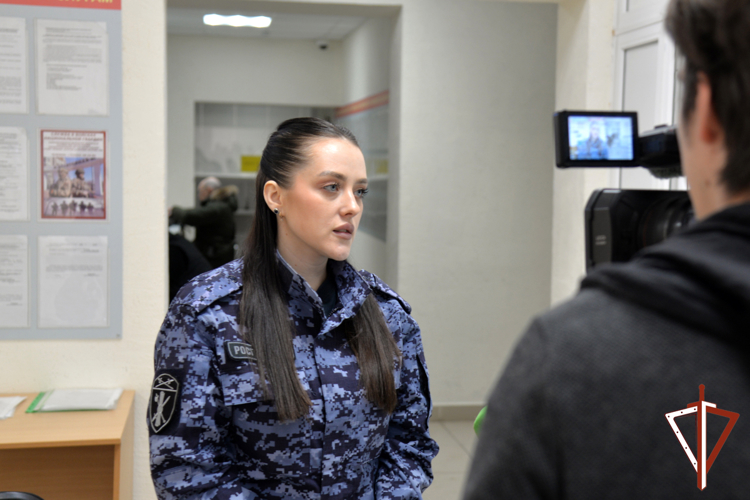 Инспектор лицензионно-разрешительной работы Росгвардии рассказала о своей службе курганским журналистам (видео)