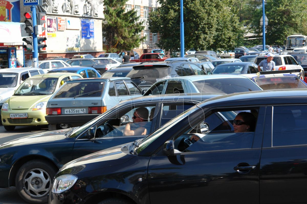 Пробка на дороге. Почему в воронеже пробки. Пробки воронеж. Пробки в воронеже фото. Почему в воронеже пробки.