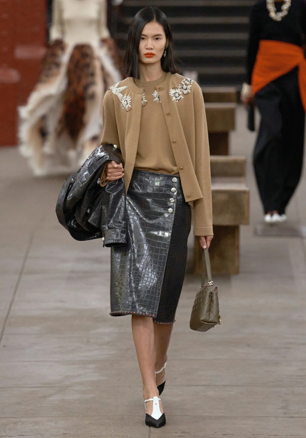 Матье Блази представил коллекцию Chanel Métiers d’Art 2026 в метро Нью-Йорка