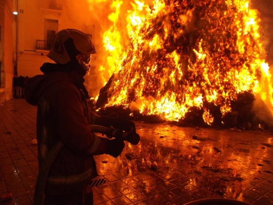 Число жертв пожара на складе в центре Москвы возросло до семи человек