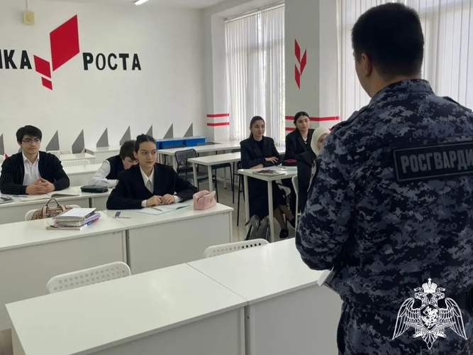 Росгвардейцы провели встречу с молодежью Карачаево-Черкесии 