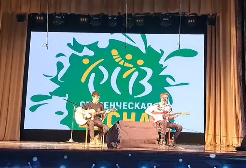 Весна студенческая.