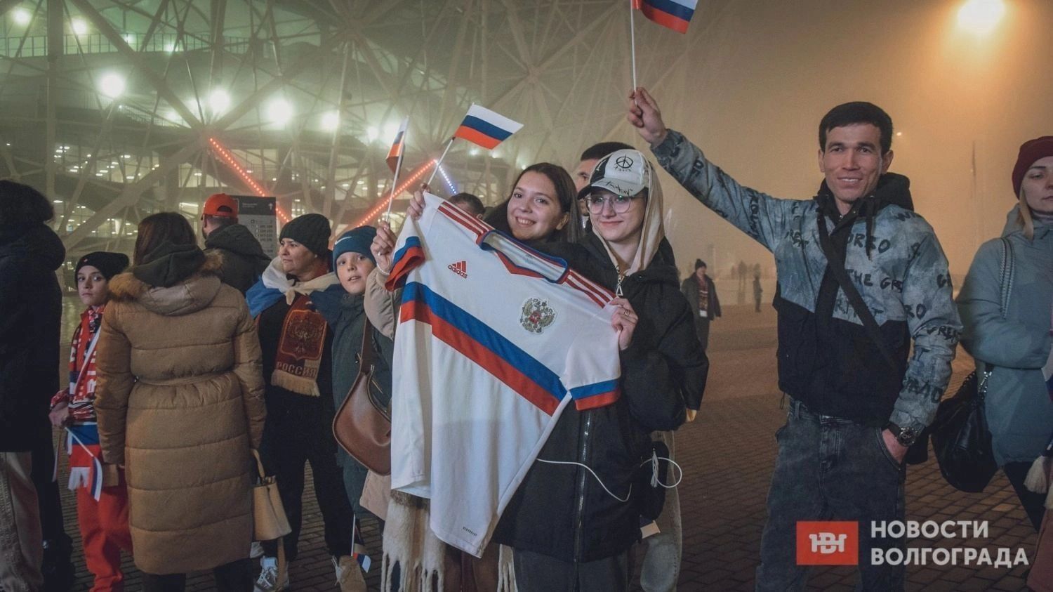 Болельщики заряжаются позитивом перед матчем сборной России