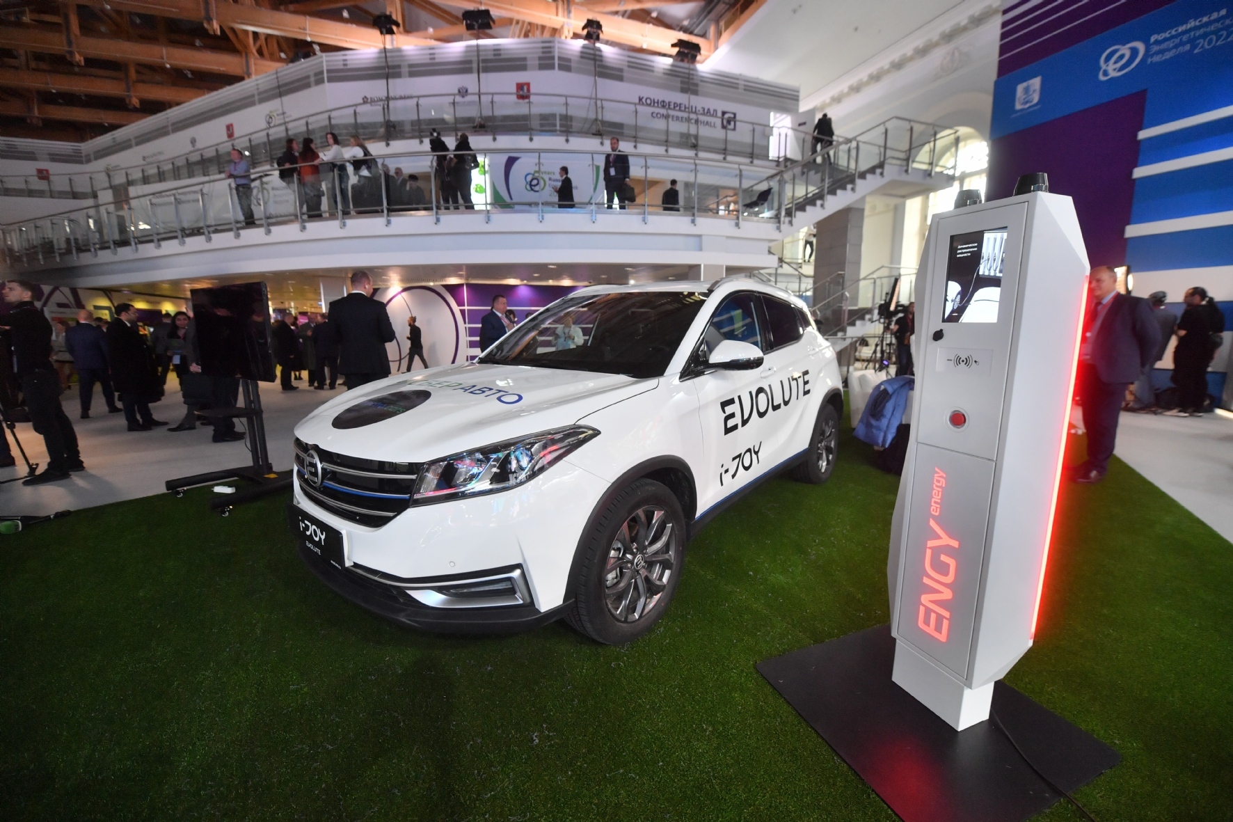 Российский электрокар evolute. Липецкий электромобиль evolute. Эволют электромобиль в нижнем новгороде. Автомобиль evolute i pro. Электромобиль российского производства evolute.