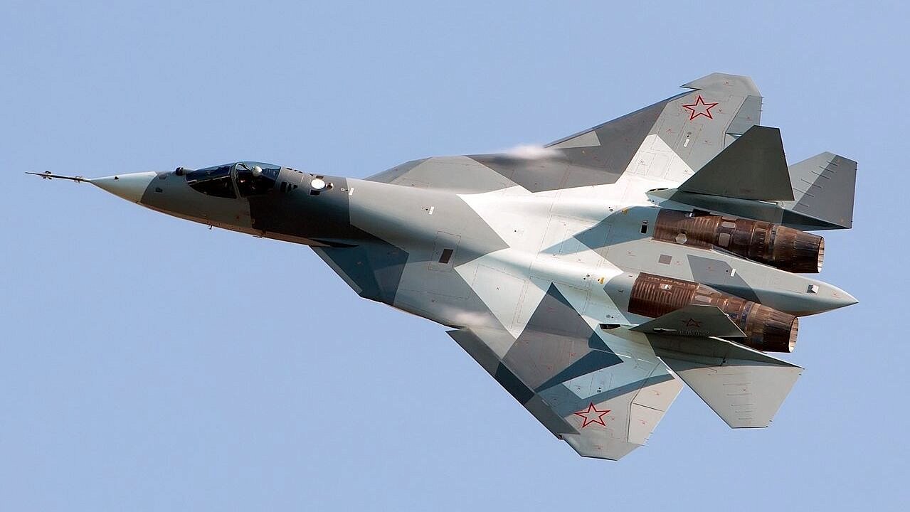 Двухместную версии Су-57 ждет успех на зарубежных рынках, заявила ОАК