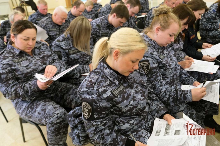 В Орле росгвардейцы приняли участие в Международной патриотической акции «Диктант Победы»