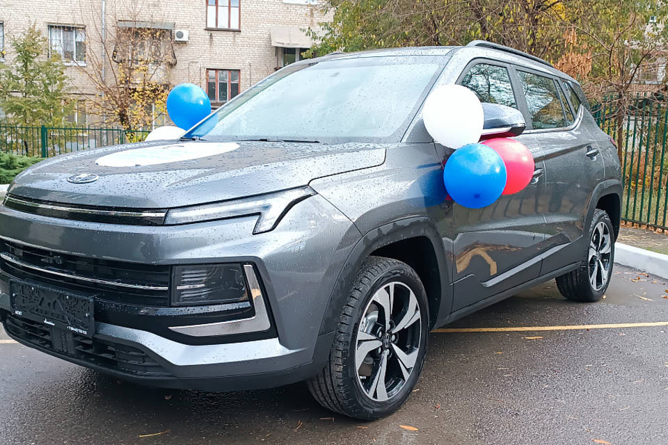 В Волгоградской области участнику СВО передан «Москвич» с ручным управлением