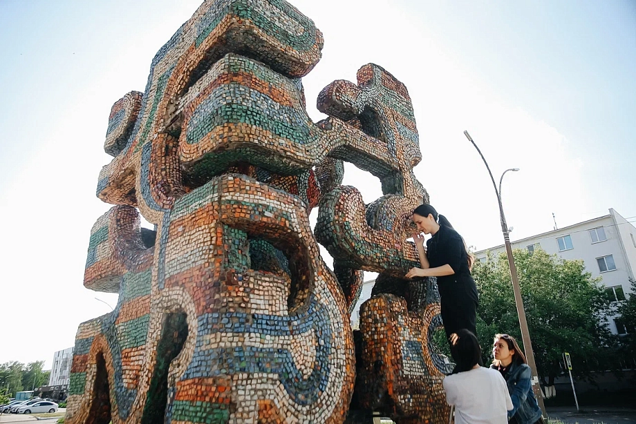 Фото: челнинские активисты начали восстанавливать скульптуру Ханова 