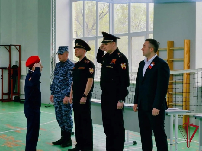 Накануне Дня Победы кадетам Росгвардии в Приморье вручили специальные удостоверения