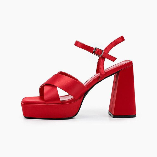 Medusa aevitas туфли. Кукла братз туфли. Детская мода high heels. Версаче медуза туфли. Обувь версаче 2022.
