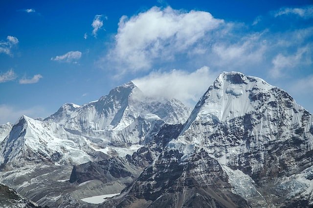Спасатели: Говорить о гибели упавшей с высоты в Гималаях российской альпинистки пока рано