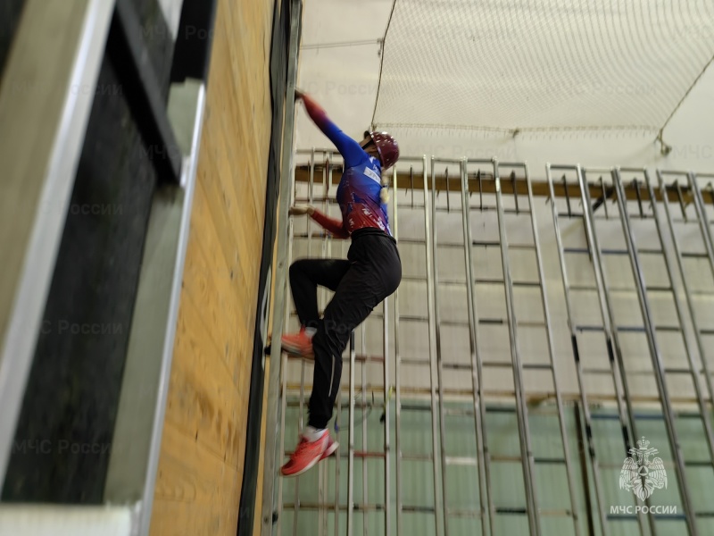 Юноши и девушки из пяти регионов сразились за Кубок Федерации пожарно-спасательного спорта