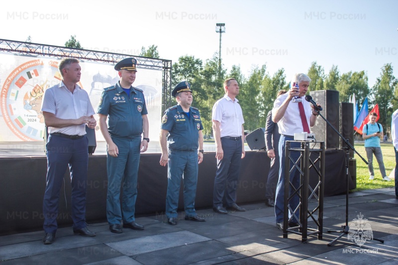 В Кирове прошло торжественное открытие межрегиональных соревнований пожарных