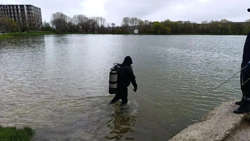  На Ставрополье водолазы продолжают чистить водоёмы к лету 