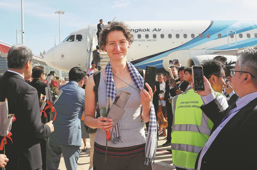 Первый самолет с туристами в храмы Ангкора принял новый международный аэропорт Камбоджи