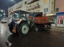 Минувшей ночью городские дорожные службы продолжали выполнять уборку города