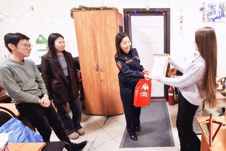 Росгвардейцы поздравили журналистов Бурятии с профессиональным праздником