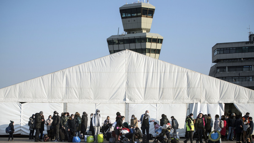 Кризис доверия: почему в Киеве сталкиваются с проблемами в вопросе возвращения украинских беженцев