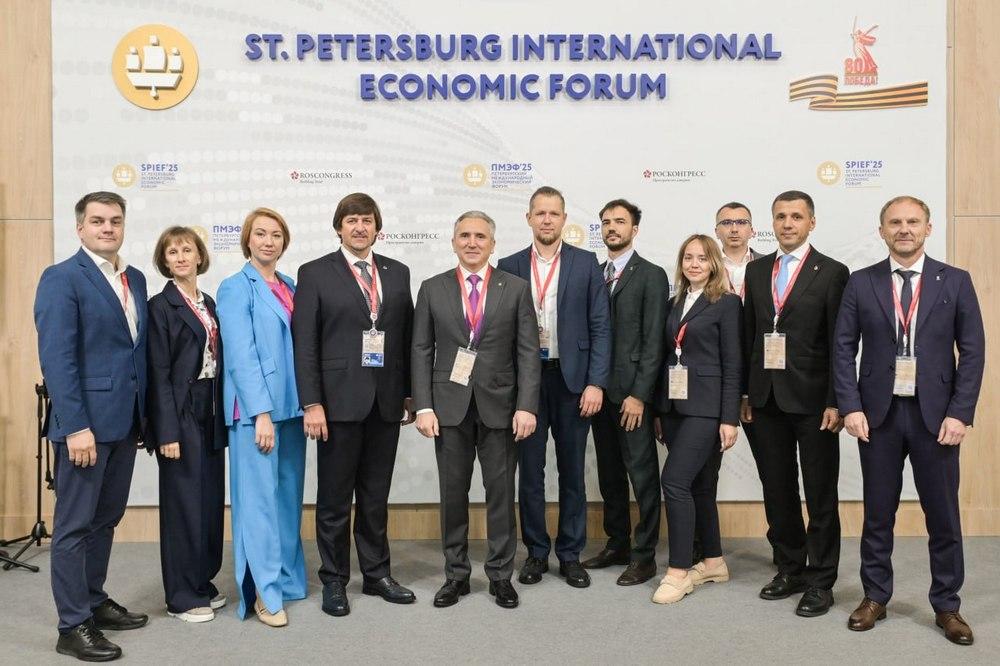 Делегация Тюменской области активно работала на ПМЭФ-2025