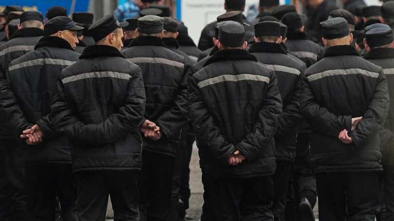 Тюрьма в России станет платной? Изменения в УИК вводят удержание с ЗК за еду, одежду и ЖКУ 