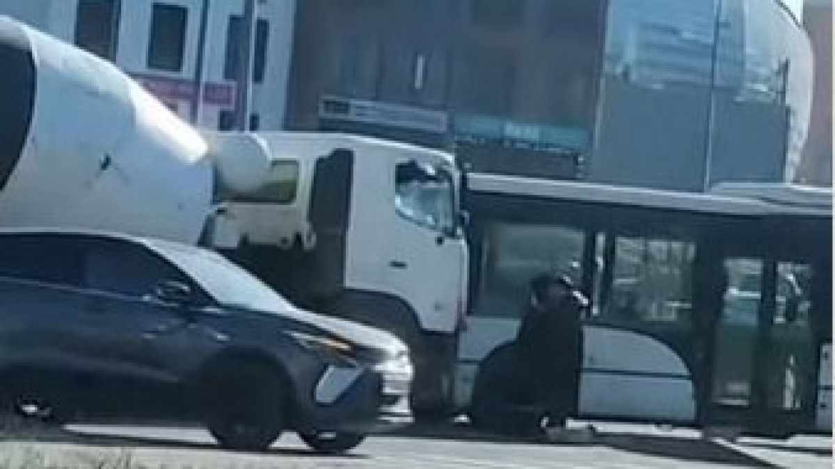 Инцидент астана 2004. Захват заложников в казахстане. Амон освобождение заложников. Инцидент астана 2004. Дтп смертельное чановский район.