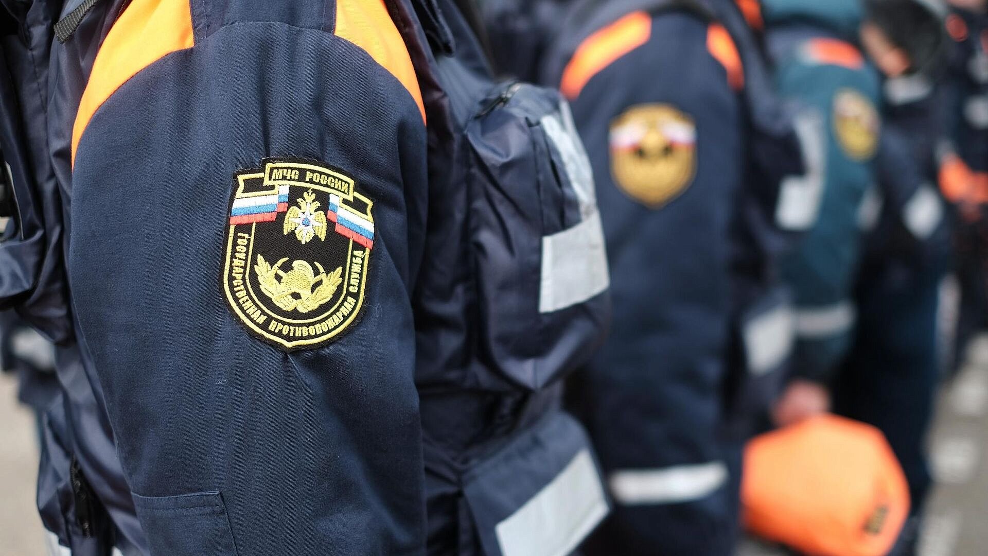 В дагестанском Каспийске загорелось здание техстанции рядом с АСЗ