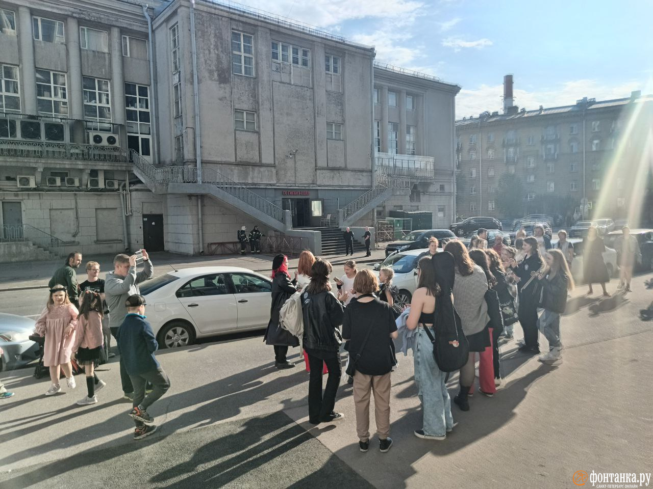 Сейчас 13 мая. Молодежь Санкт-Петербурга. Май 2023 Санкт Петербург. Фонтанка 13. Гигант Холл Санкт-Петербург.