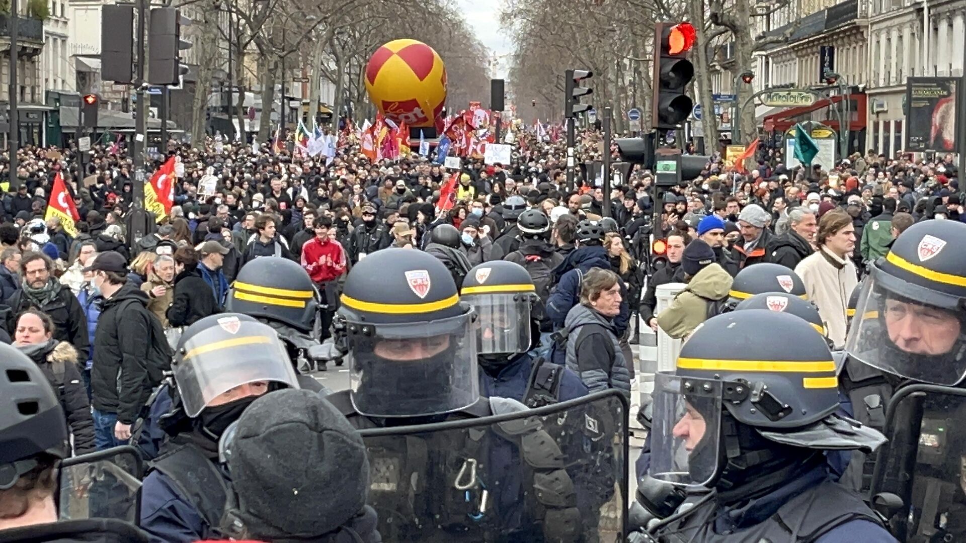 митинги в париже