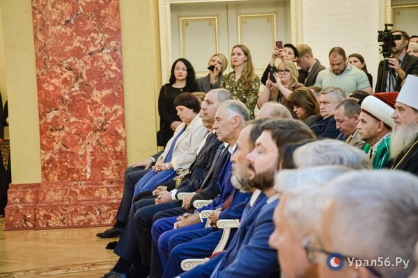 Дети, жена и экс-губернаторы в первом ряду: В Оренбурге прошла инаугурация Евгения Солнцева. Как это было?