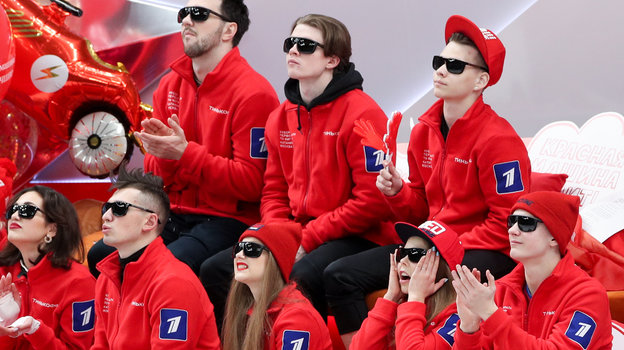 Основное свойство льда. Вода со льдом. Какая толщина льда безопасна. Свойства воды и льда. Лед 3 сколько длится.