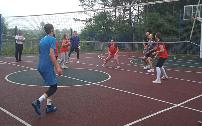 На спортивные соревнования прибыли 120. ДК футбол. Футбольная команда Патриот. Спорт в деревне. Футбольная команда Альфа Патриот.